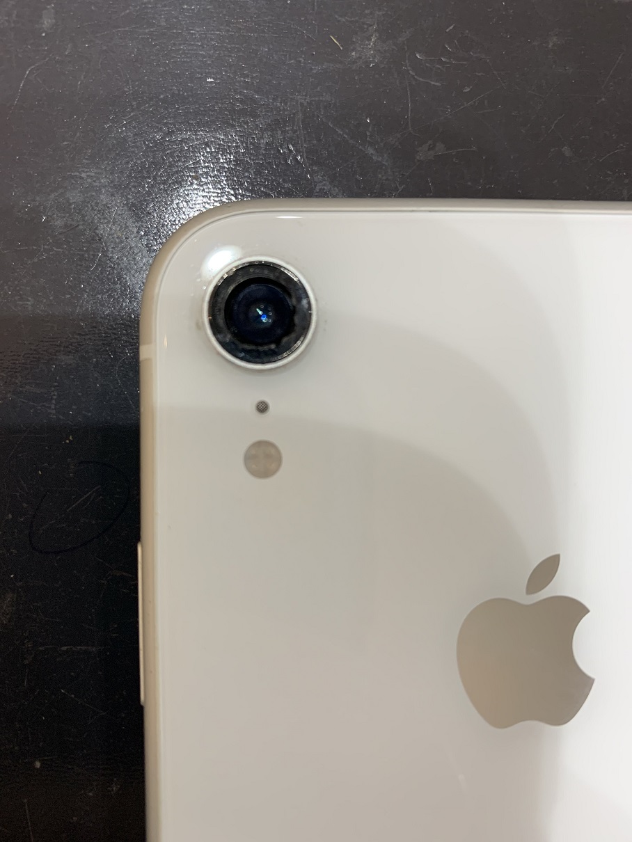 Iphoneのカメラがぼやける もしかしてレンズが割れてませんか スマップルなら即日で修理が可能 Iphone修理 専門店 スマップルグループ