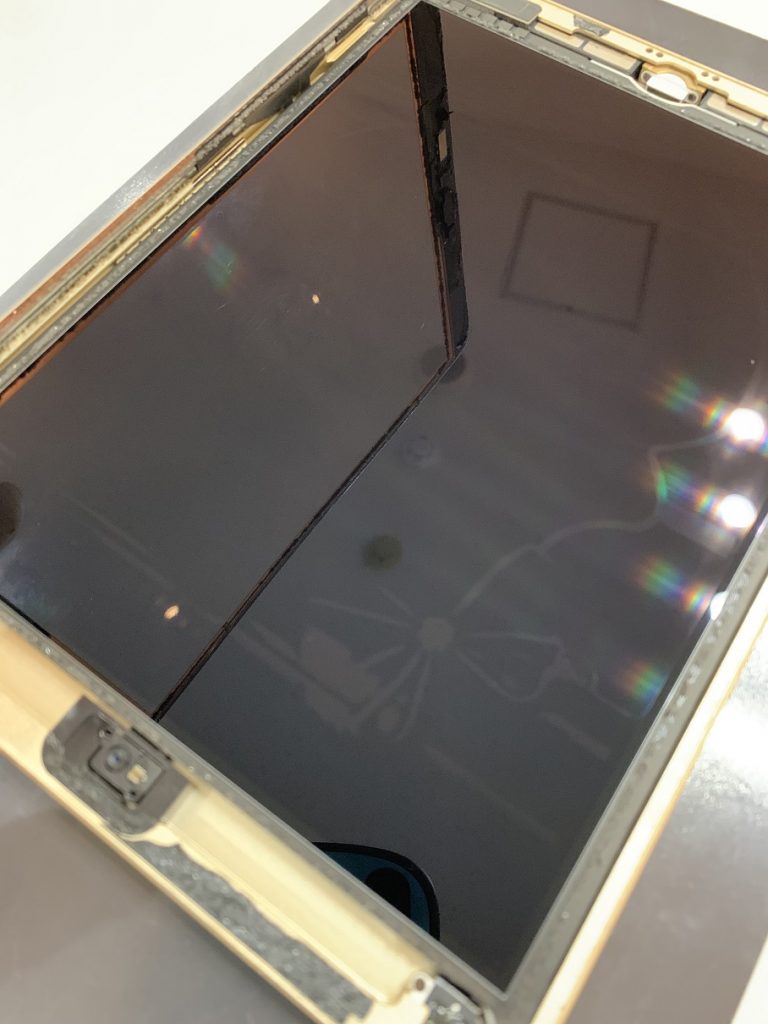 iPad5　液晶交換　作業中