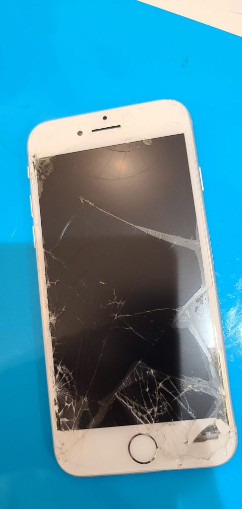 iPhone8　画面修理前