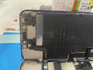 iPhone11 画面修理内部