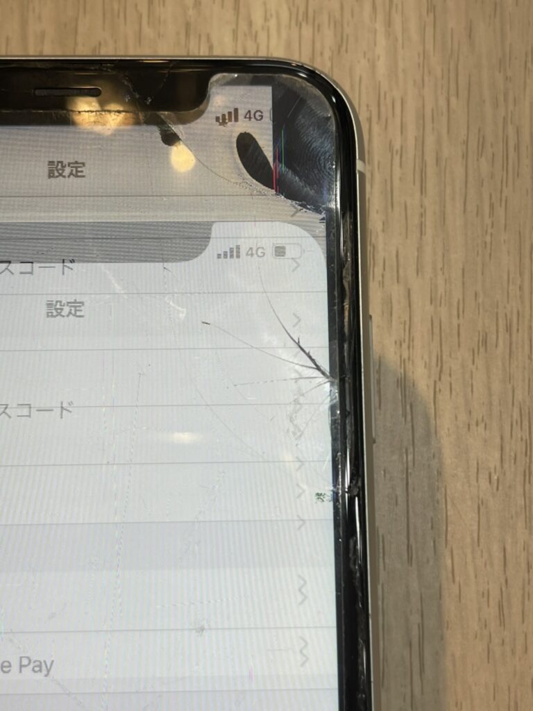 iPhone11  画面修理前　液漏れ