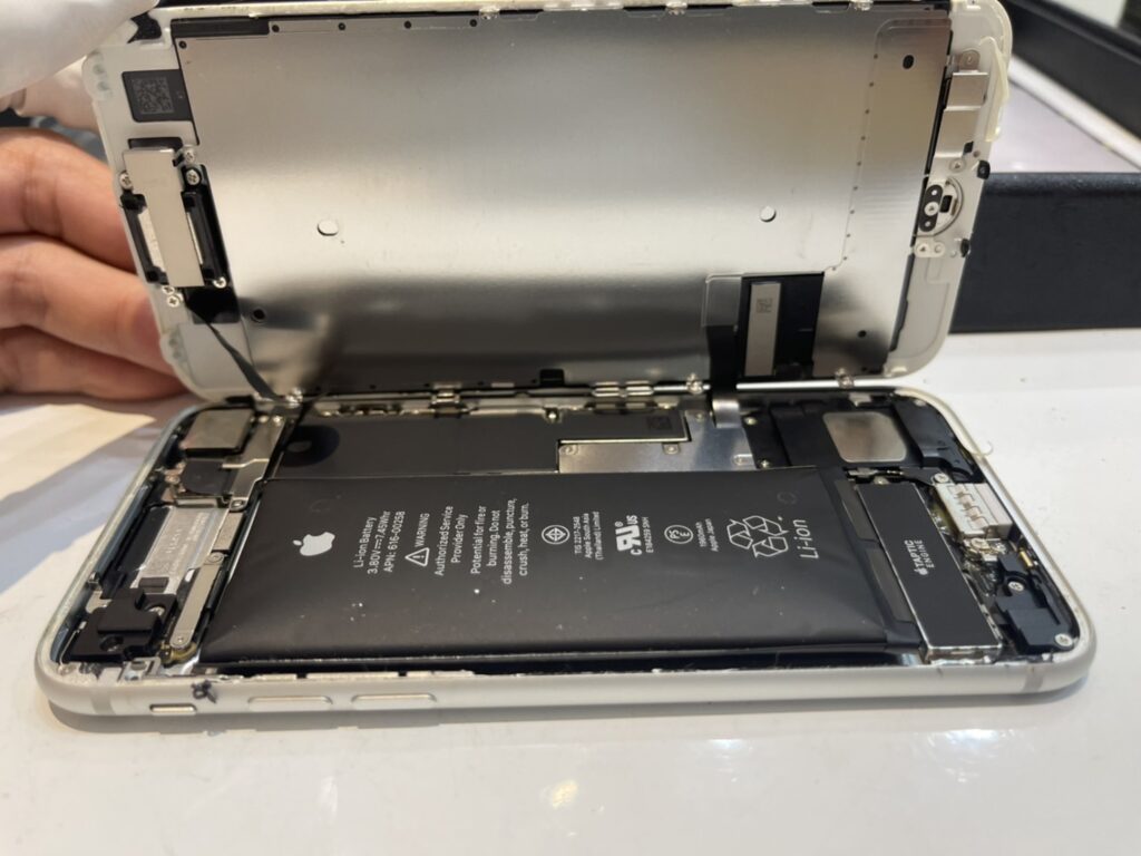 iPhone7　バッテリー膨張内部